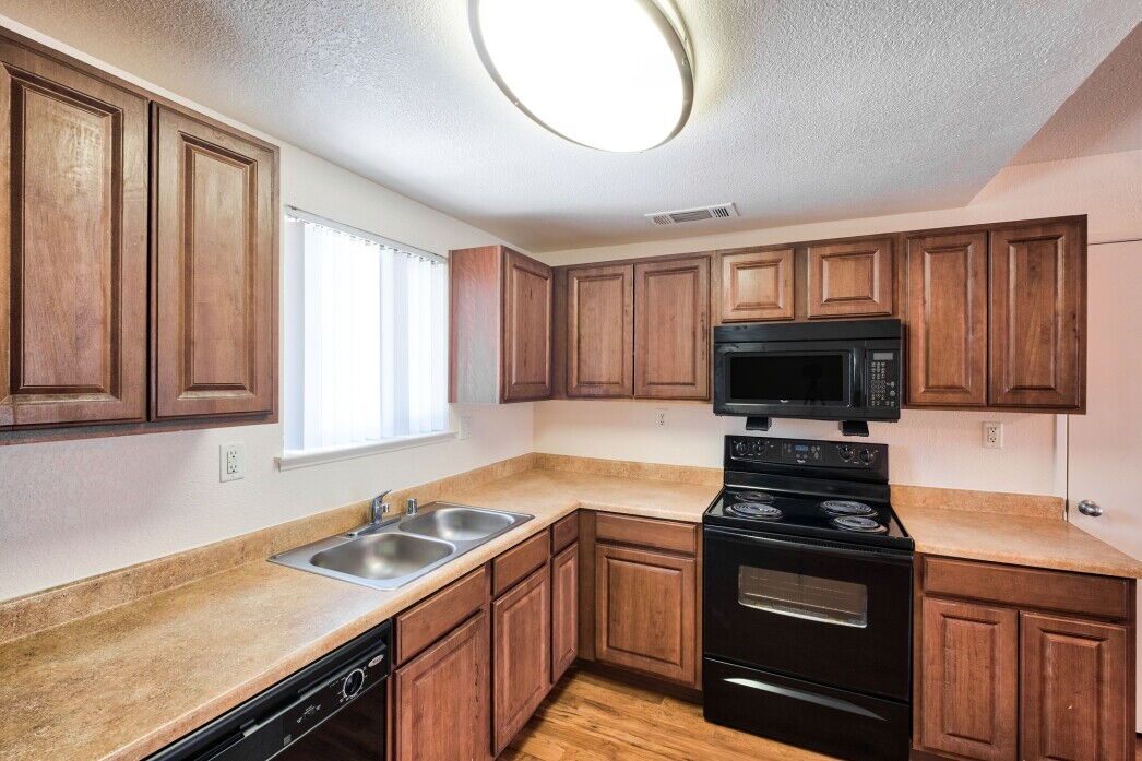 Kitchen_Bridges-At-Five-Oaks_5520-Harrison-St-Sacramento-CA_RPI_II-315377_02
